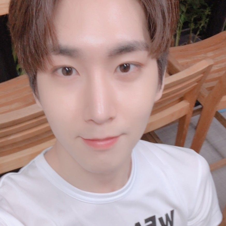 Behind-the-scenes cut of Shinwon (PENTAGON)