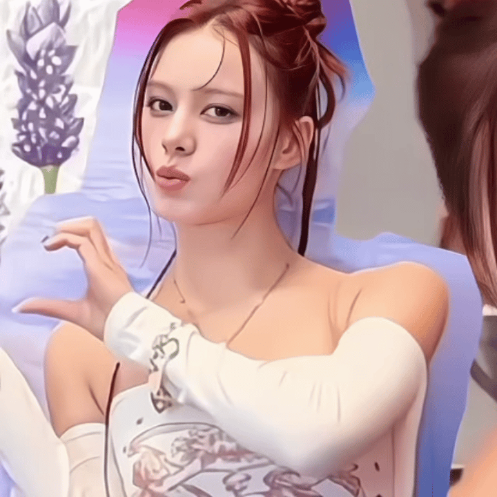 Recent activity shot of Nina (NiziU)