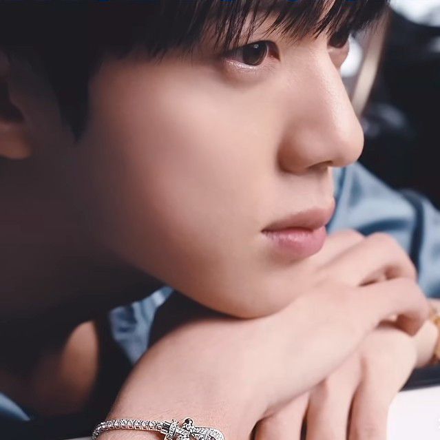 진 (방탄소년단)의 최신 사진