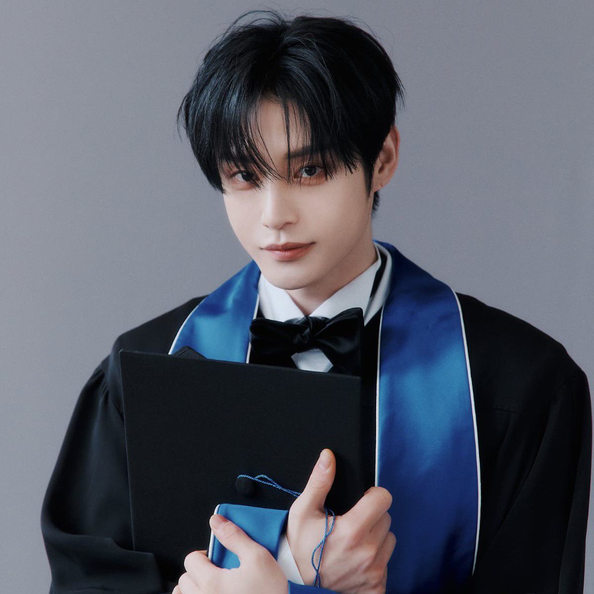 Behind-the-scenes cut of Kim Jiwoong (ZEROBASEONE)