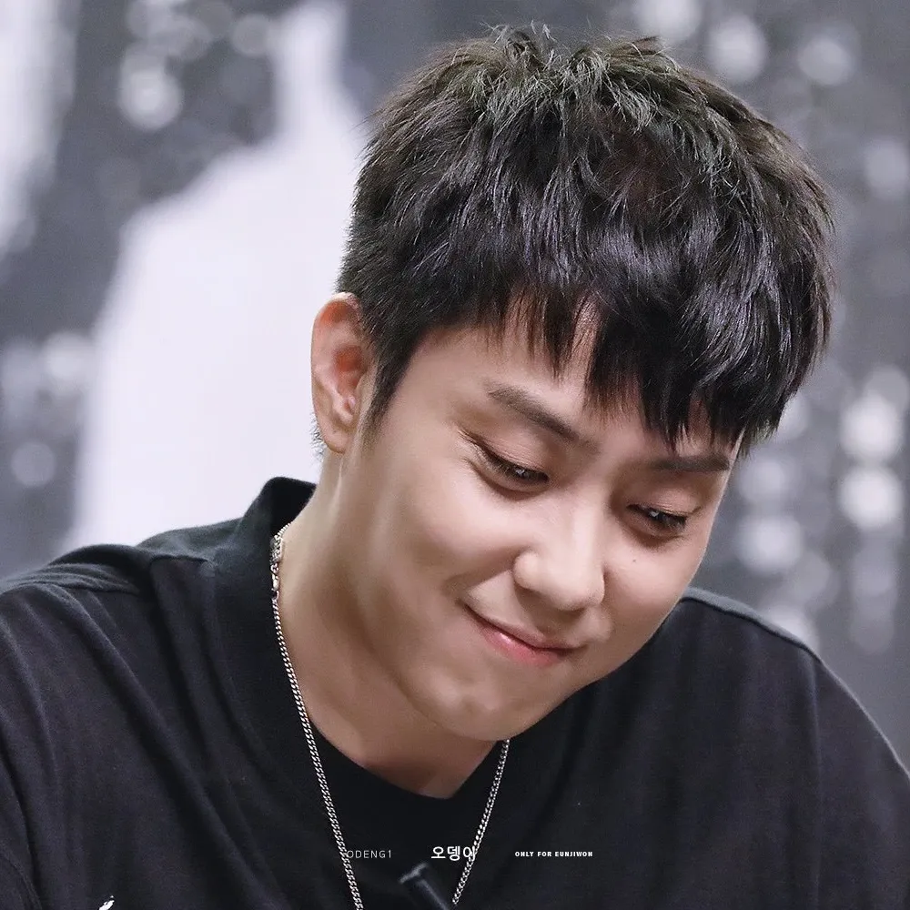 A moment captured by Eun Jiwon (SECHSKIES)'s fan