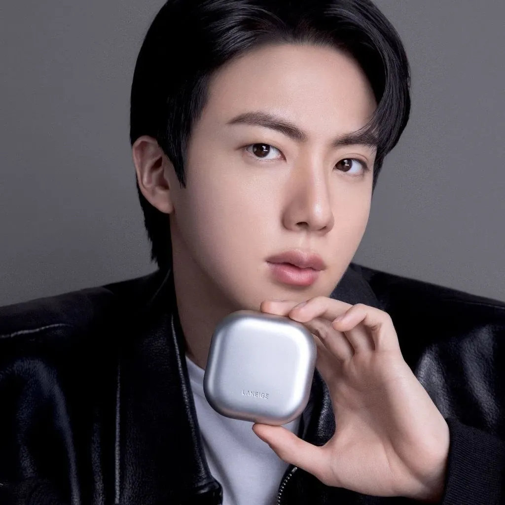 Momen yang diabadikan oleh penggemar Jin (BTS)