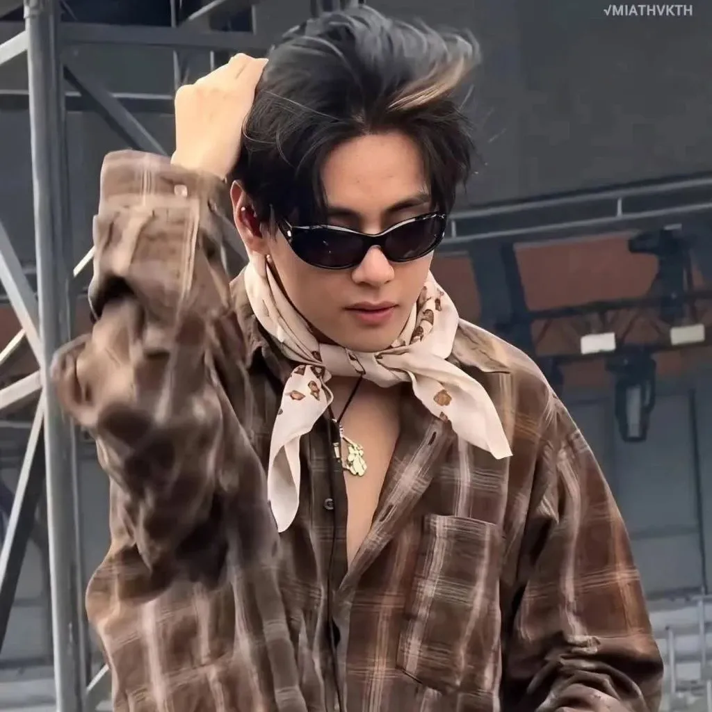 뷔 (방탄소년단) 최근 활동샷