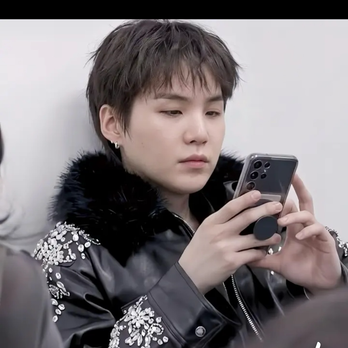 Foto aktivitas terbaru SUGA (BTS)