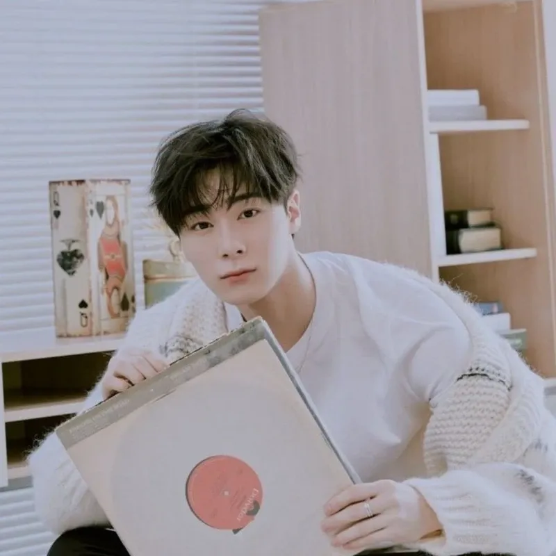 Behind-the-scenes cut of Moonbin (ASTRO)