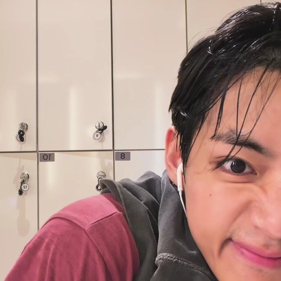 Behind-the-scenes cut of V (BTS)