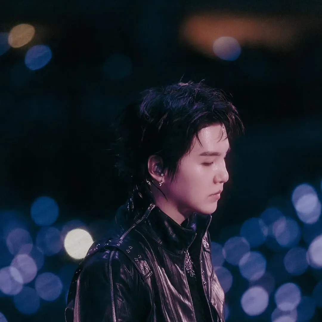 Foto aktivitas terbaru SUGA (BTS)