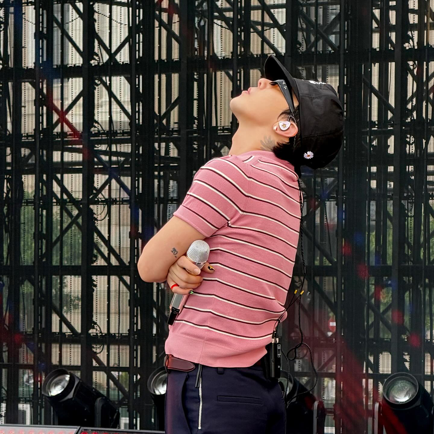 Recent activity shot of G-DRAGON (BIGBANG)