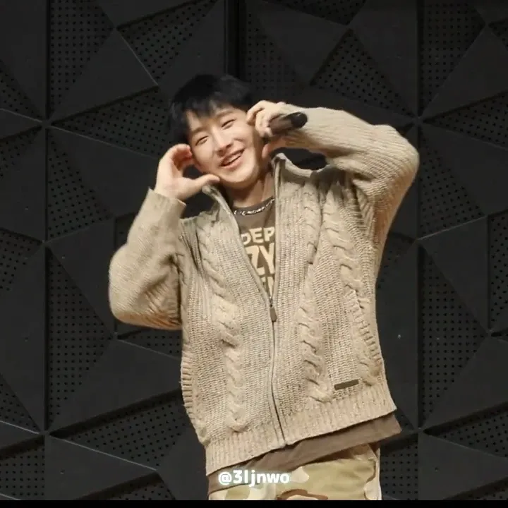 Latest photo of Jinjin (ASTRO)