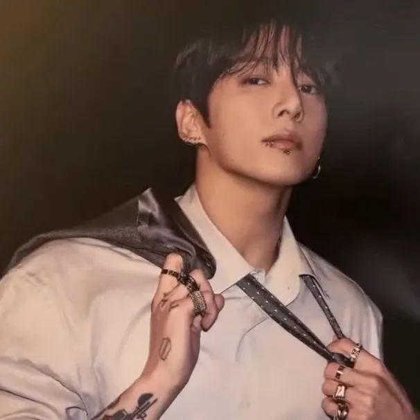 Foto aktivitas terbaru Jungkook (BTS)