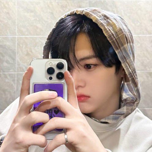 Behind-the-scenes cut of Sungyun (n.SSign)