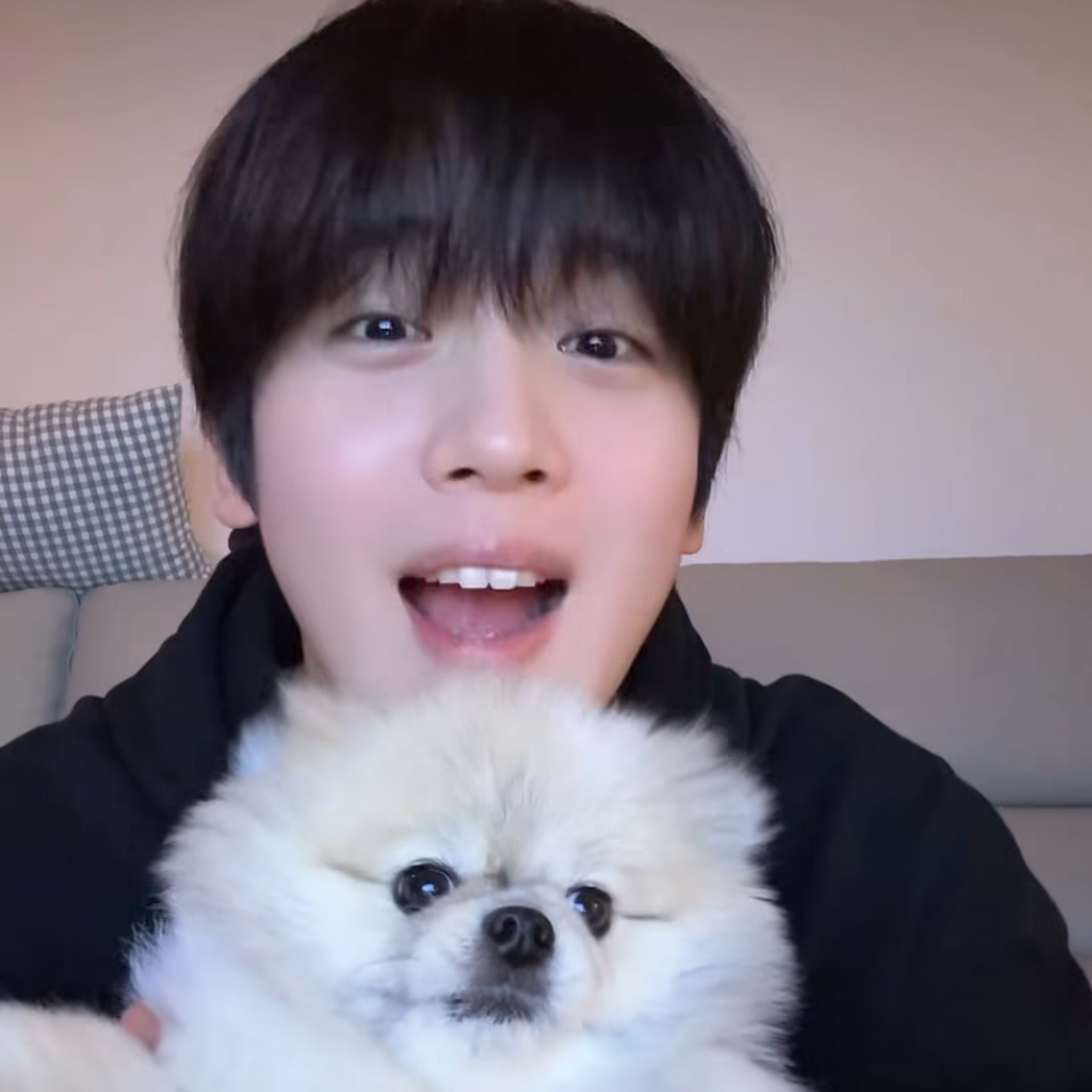 김요한 (위아이) 최근 활동샷