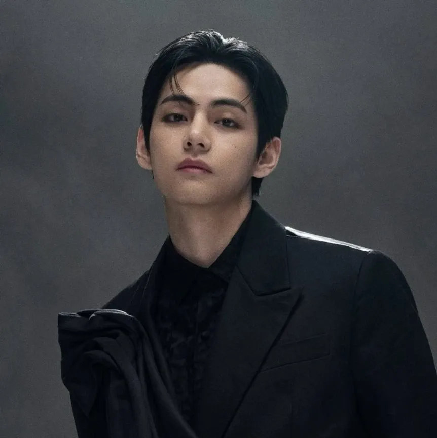 뷔 (방탄소년단)의 최신 사진