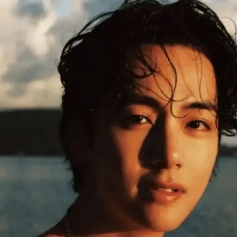 Behind-the-scenes cut of V (BTS)