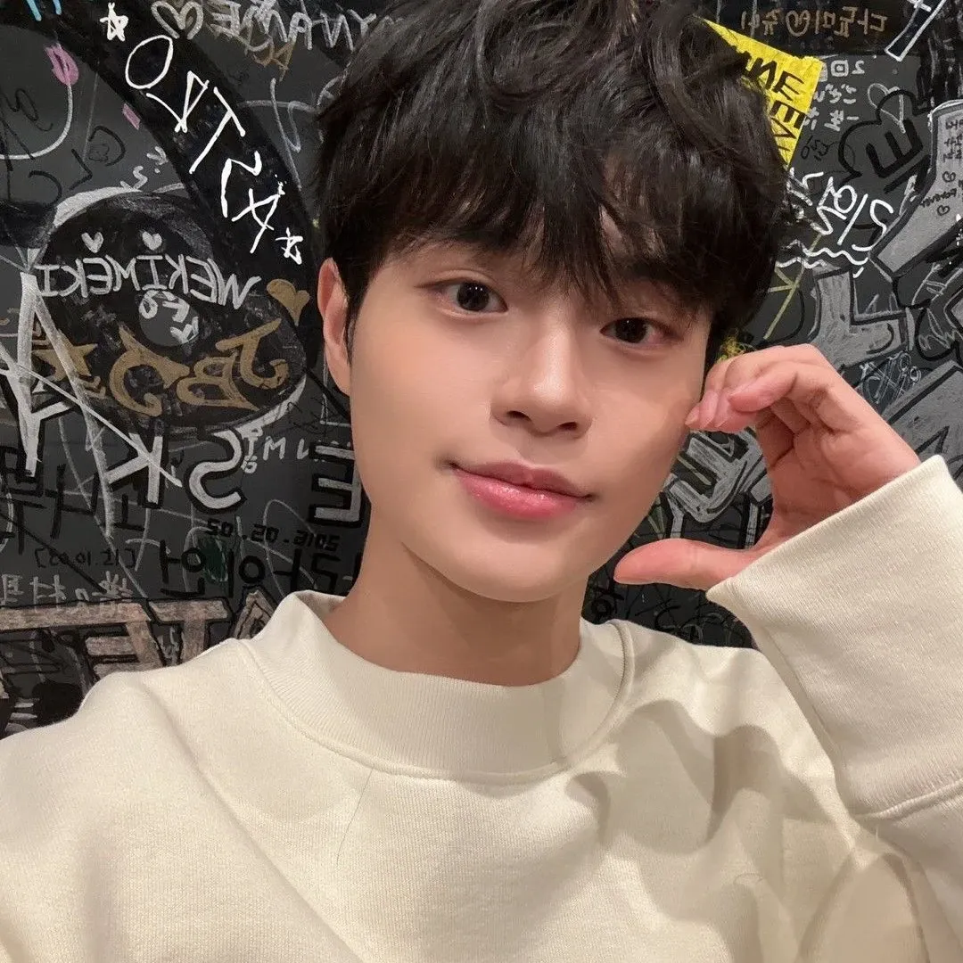 Latest photo of Lee Daehwi (AB6IX)