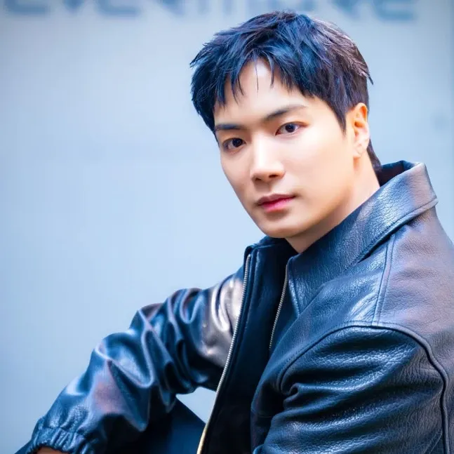 Behind-the-scenes cut of Kim Jonghyeon