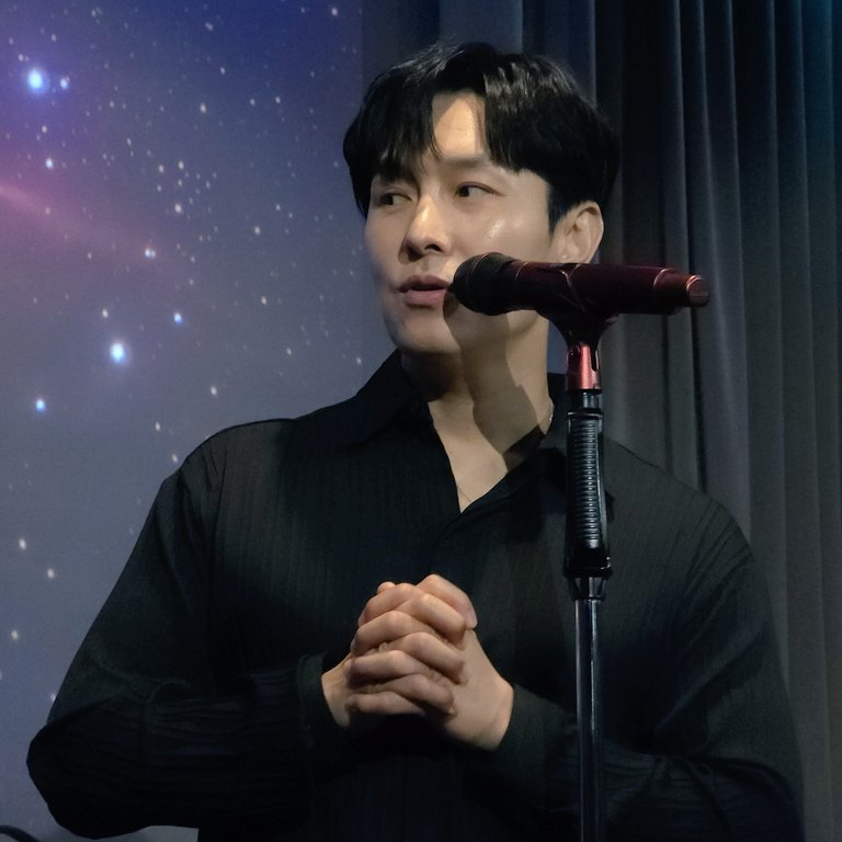 Behind-the-scenes cut of Kim Dongwan (SHINHWA)