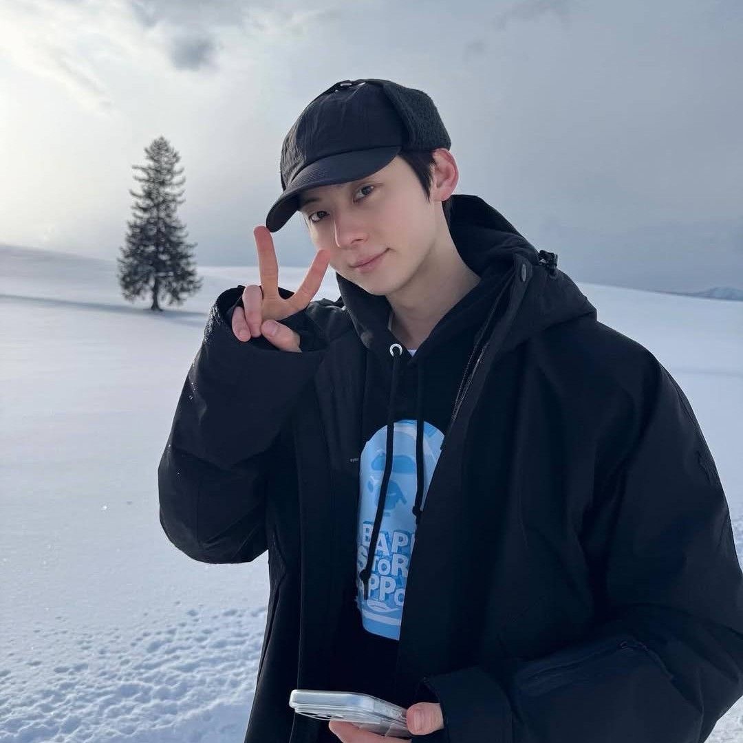 A moment captured by Hwang Minhyun's fan