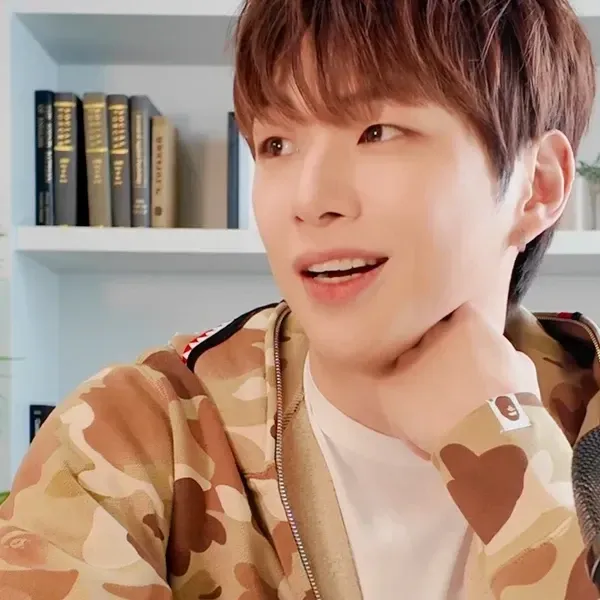 A moment captured by Kang Daniel's fan