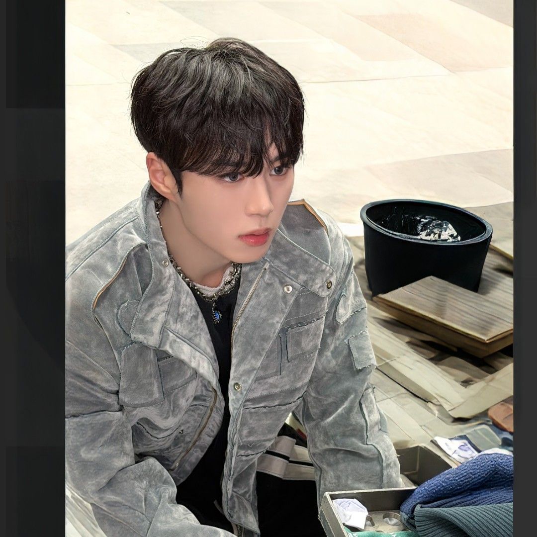 Behind-the-scenes cut of Kim Junseo (ALPHA DRIVE ONE)