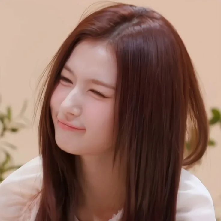 Sana (TWICE)的最新活動照片