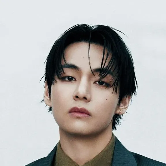 뷔 (방탄소년단)의 최신 사진