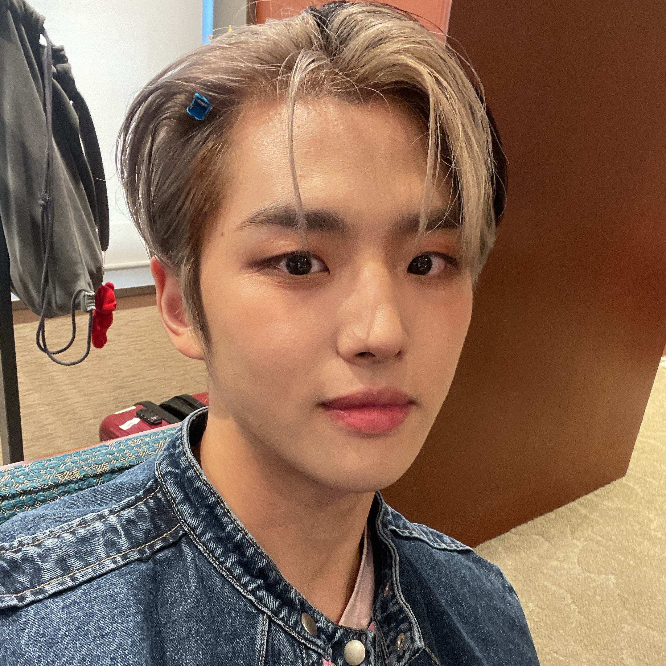 A moment captured by Hongseok (PENTAGON)'s fan