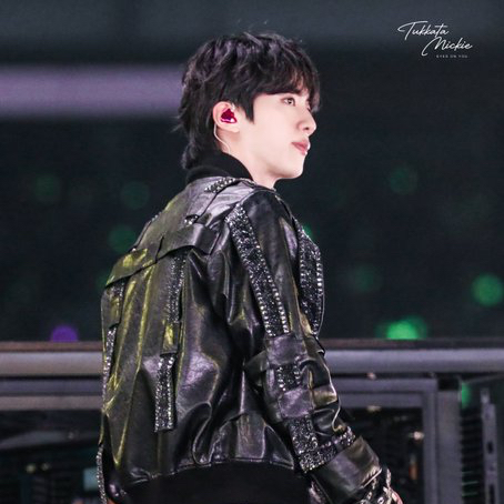 Momen yang diabadikan oleh penggemar Jin (BTS)