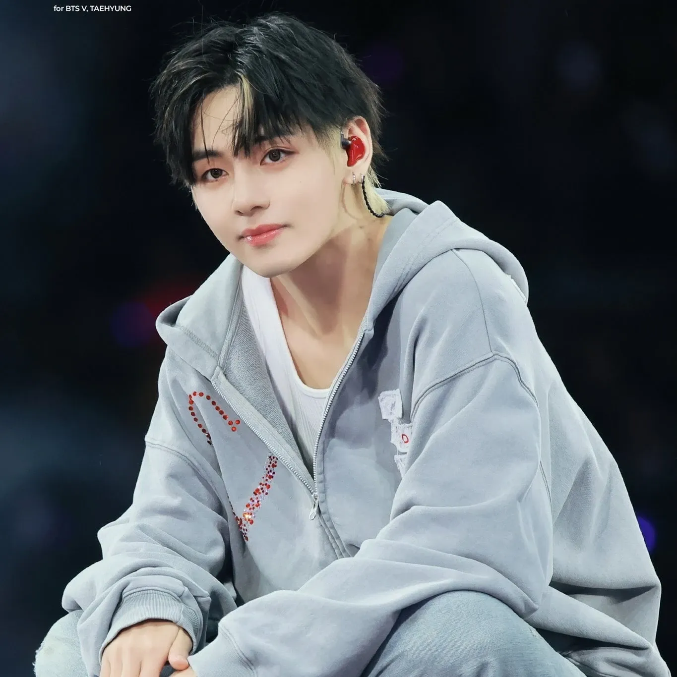 뷔 (방탄소년단)의 최신 사진
