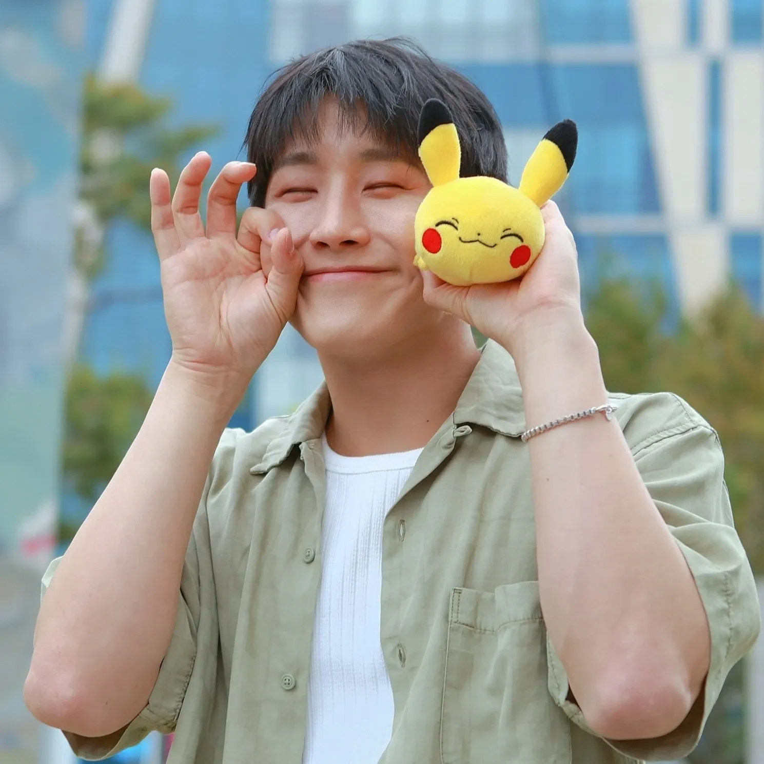 Behind-the-scenes cut of Jinjin (ASTRO)