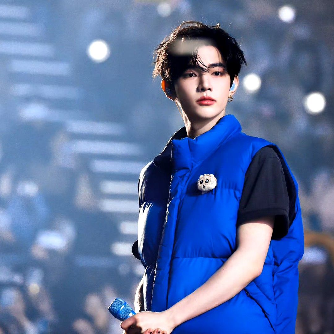 A moment captured by Zhang Hao's fan