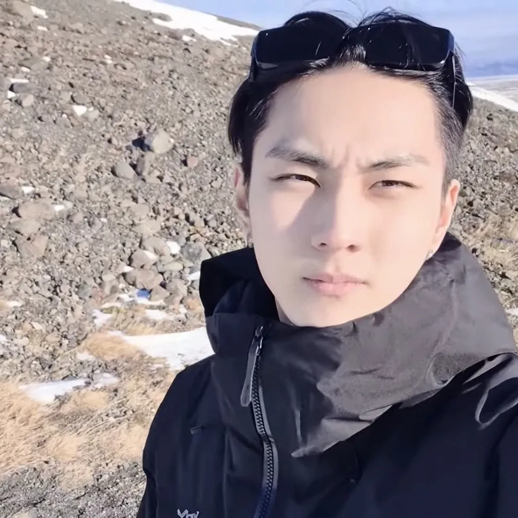 Foto aktivitas terbaru Jungwon (ENHYPEN)