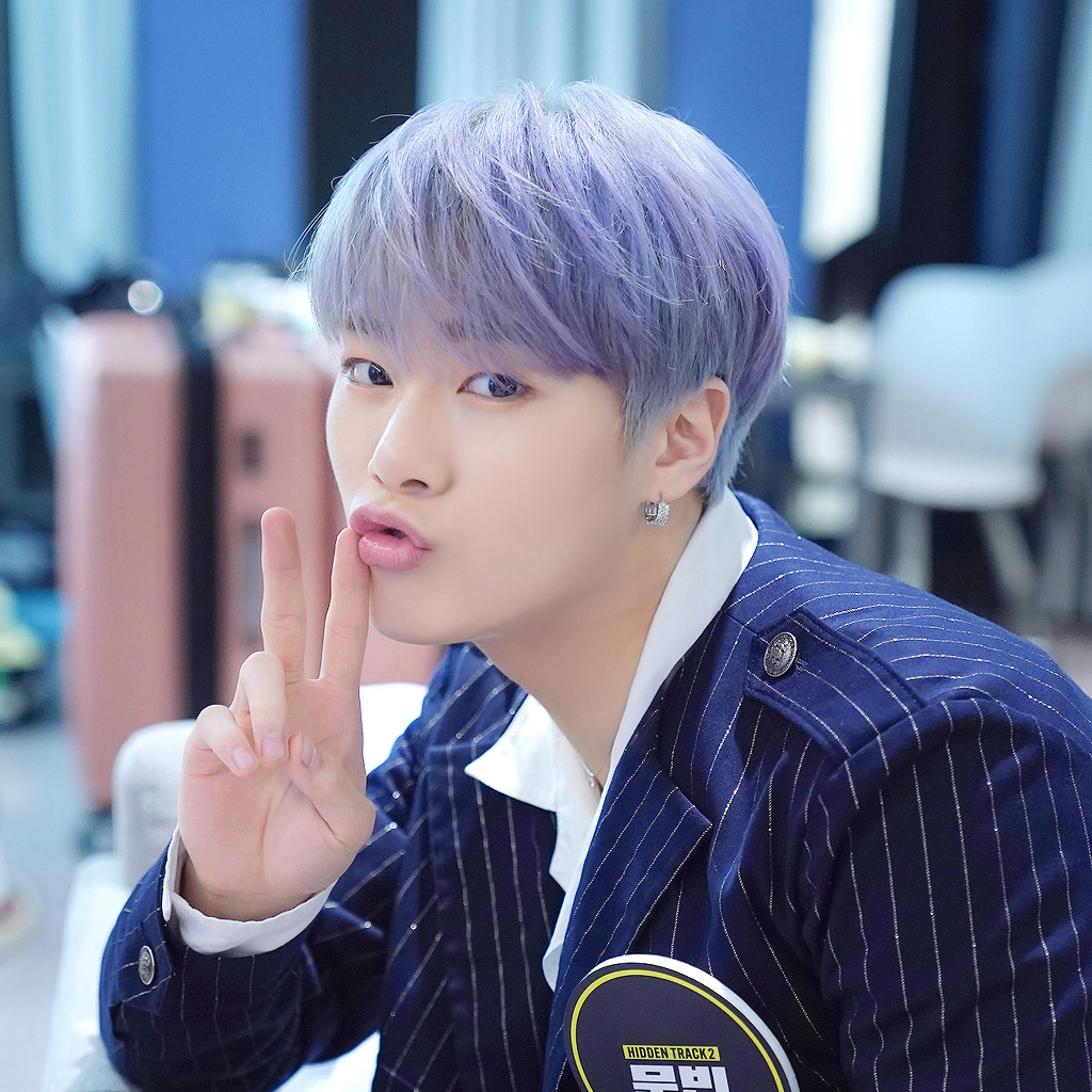 아스트로의 최신 사진