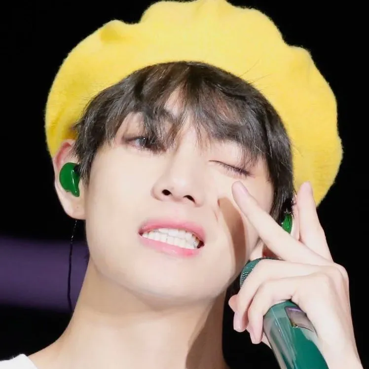 뷔 (방탄소년단) 최근 활동샷