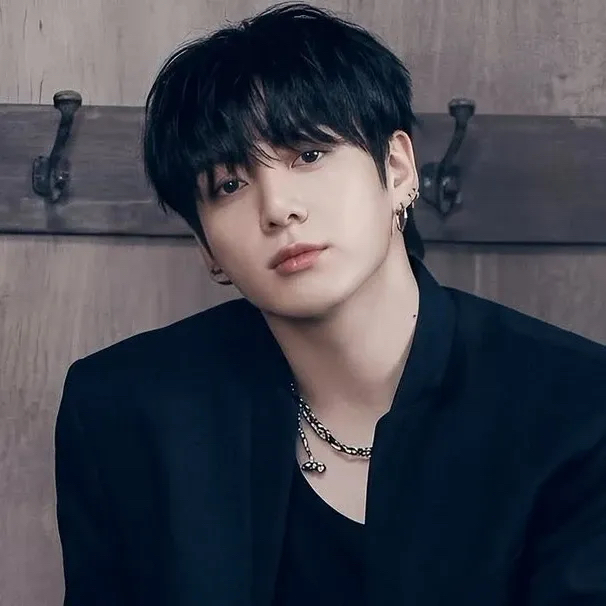 Foto aktivitas terbaru Jungkook (BTS)