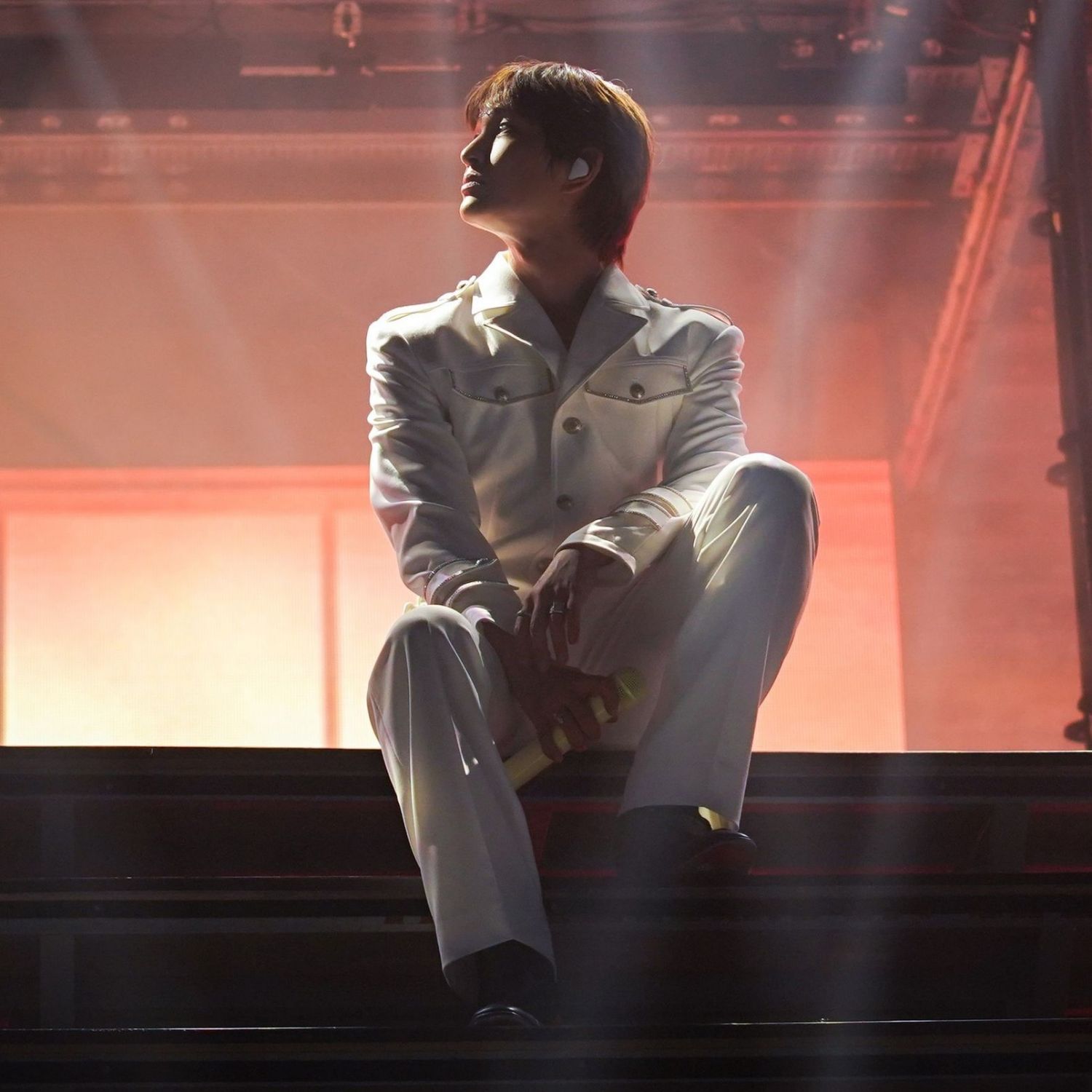 Behind-the-scenes cut of Onew (SHINee)