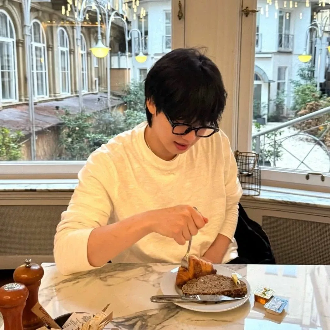 Behind-the-scenes cut of Lim Youngmin