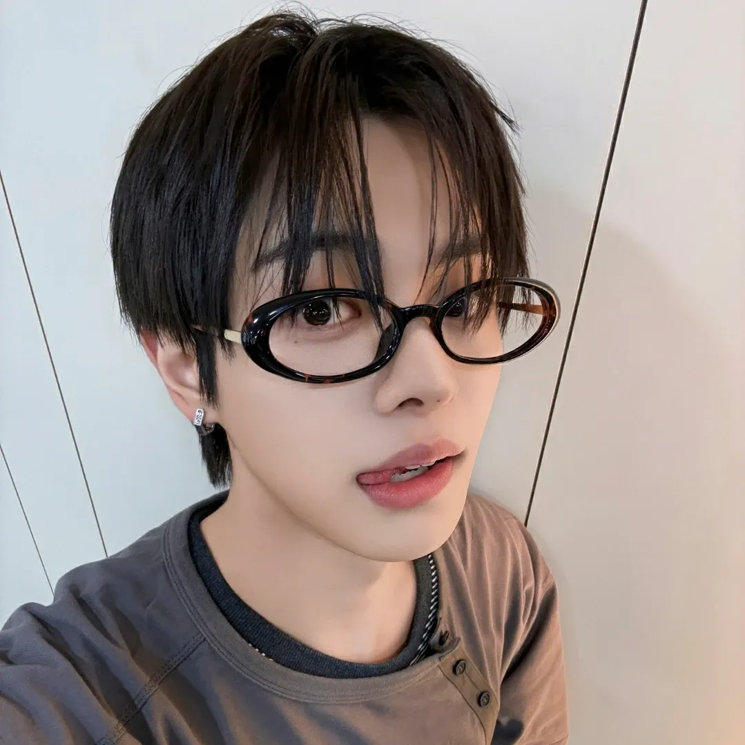 Foto terbaru Lee Leo (ALPHA DRIVE ONE)