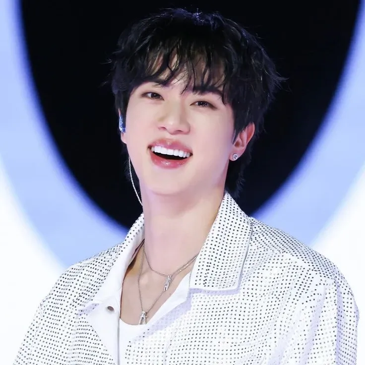 Momen yang diabadikan oleh penggemar Jin (BTS)