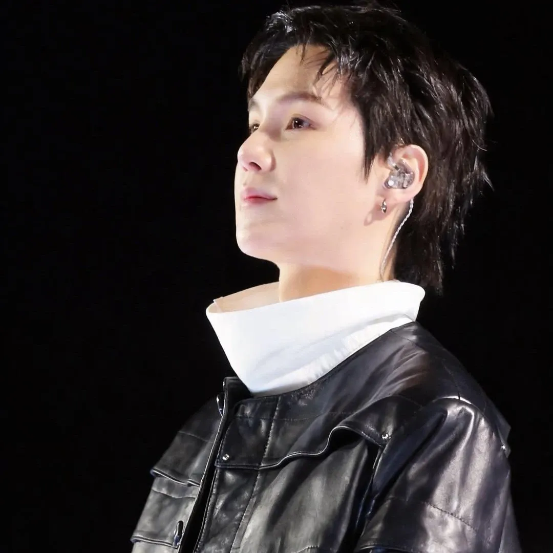 Foto aktivitas terbaru SUGA (BTS)