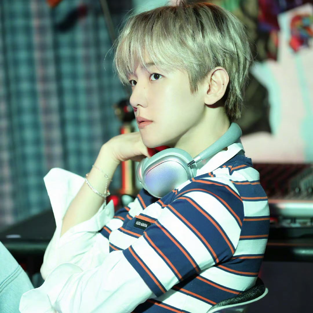 백현 (EXO)의 최신 사진