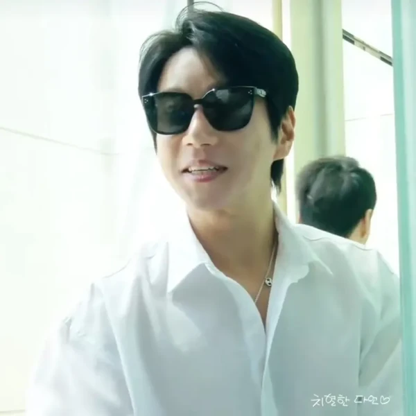 Shining profile picture of Hwang Chiyeol on today's Choeaedol