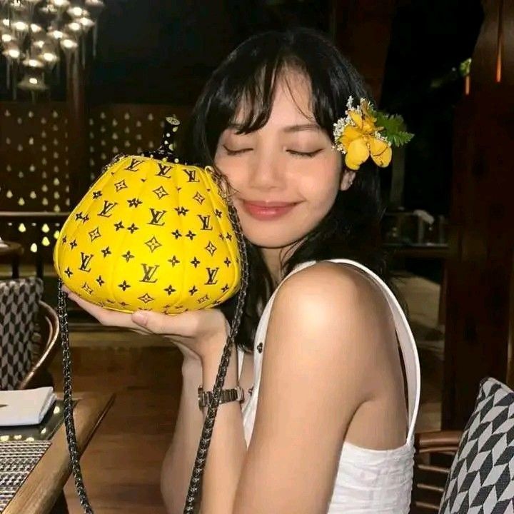 Lisa (BLACKPINK)的最新照片