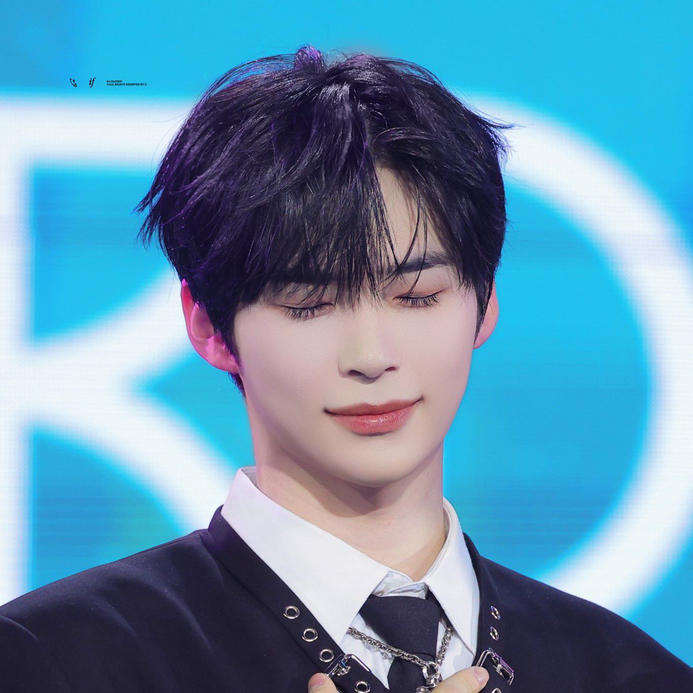 Recent activity shot of Sung Hanbin (ZEROBASEONE)