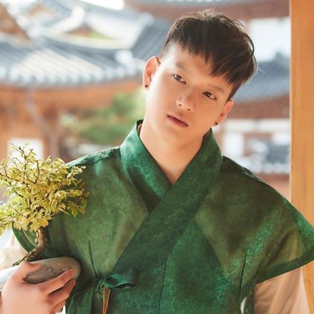 Latest photo of Peniel (BTOB)