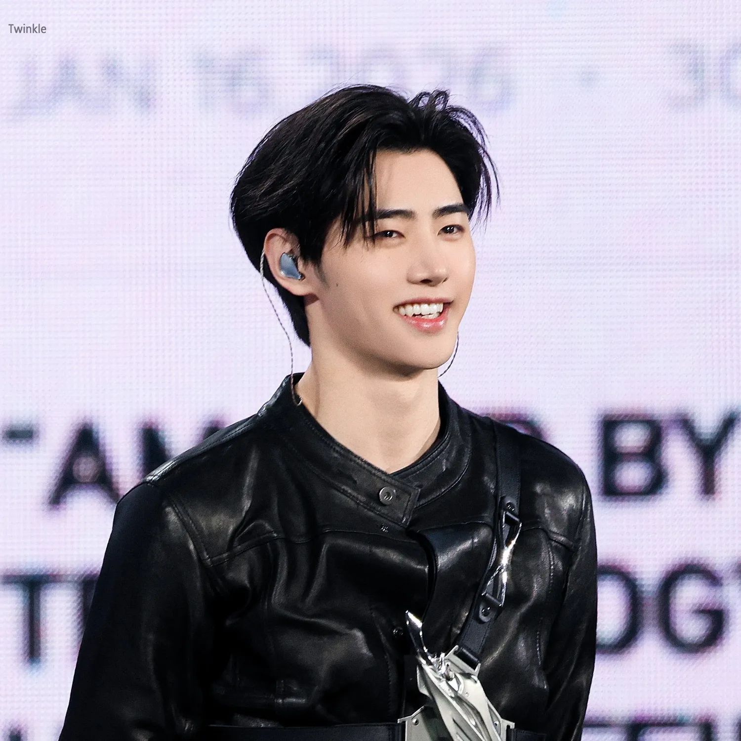 成訓 (ENHYPEN)的最新照片