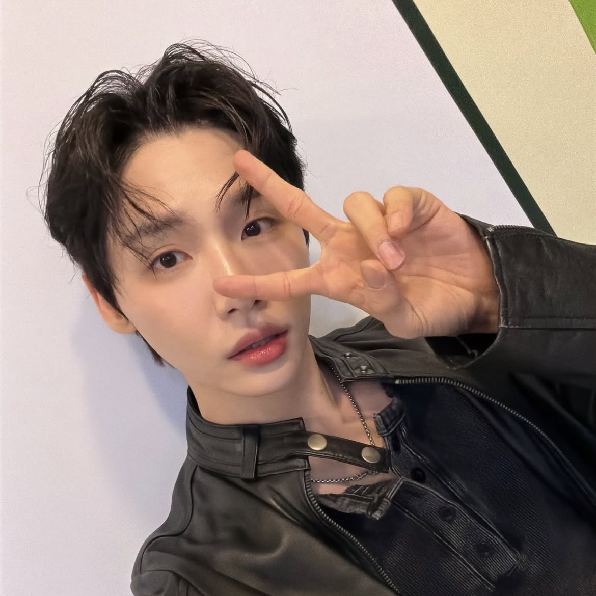 チョン・ウン (AB6IX)の舞台裏ショット