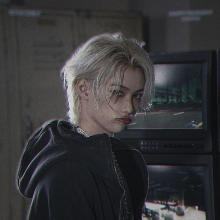 Latest photo of Felix (Stray Kids)