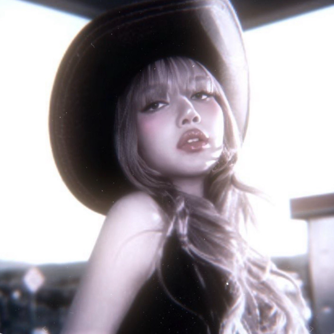 Momen yang diabadikan oleh penggemar Lisa (BLACKPINK)