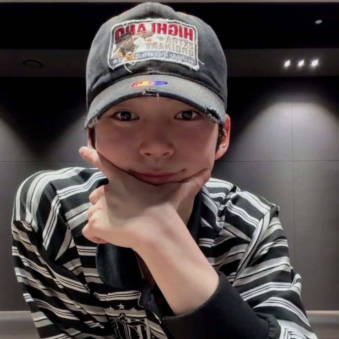 Latest photo of Sung Hanbin (ZEROBASEONE)